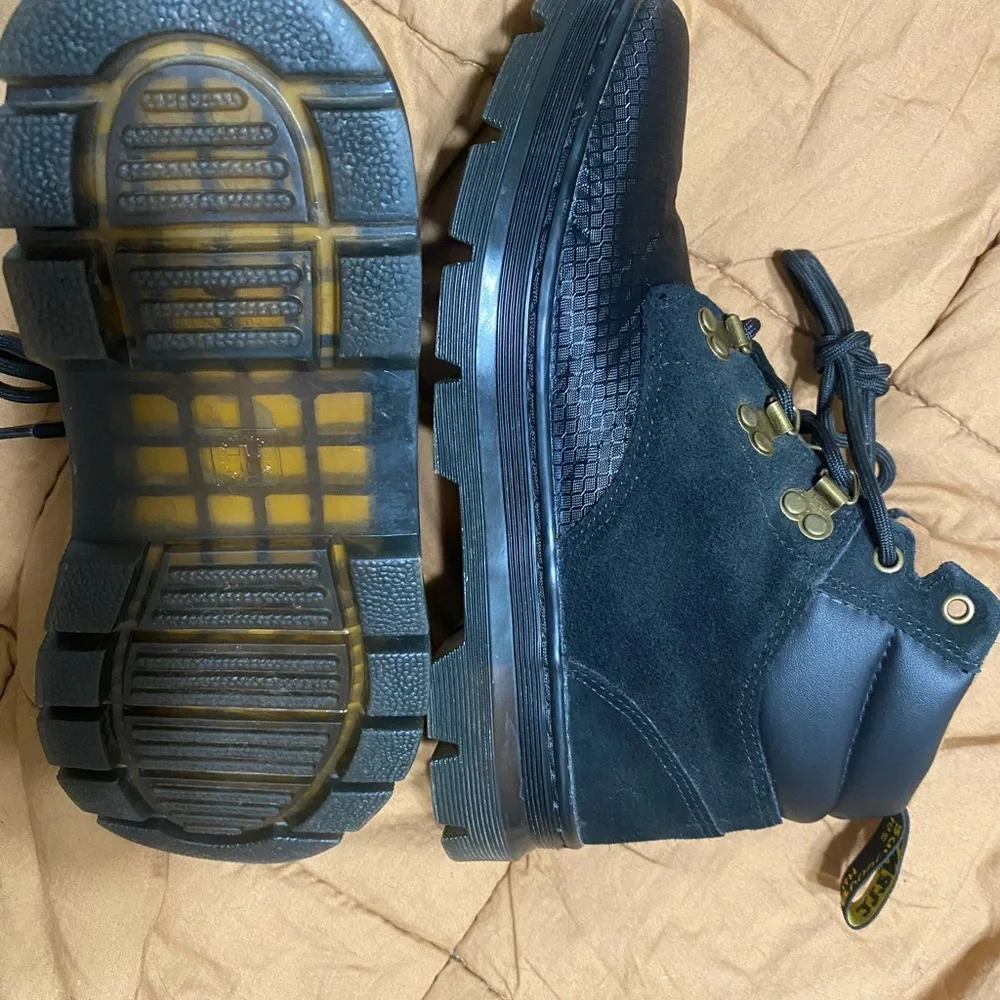 Dr. Martens hiking boots ladies 10. Mens 9. - Picture 4 of 5